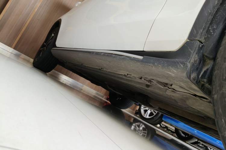 Used Mercedes-Benz GLC 2021 GLC 300 L 4MATIC Dynamic Model Right Side Sill