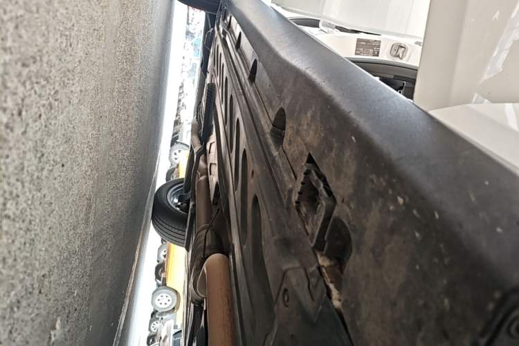 Used Mercedes-Benz GLC 2021 GLC 260 L 4MATIC Luxury Model Right Side Sill