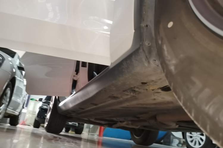 Used Mercedes-Benz GLC 2021 GLC 260 L 4MATIC Dynamic Edition Right Side Sill