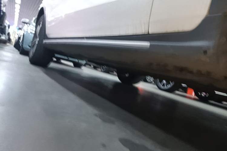 Used Mercedes-Benz GLC 2021 GLC 260 L 4MATIC Dynamic Edition Right Side Sill