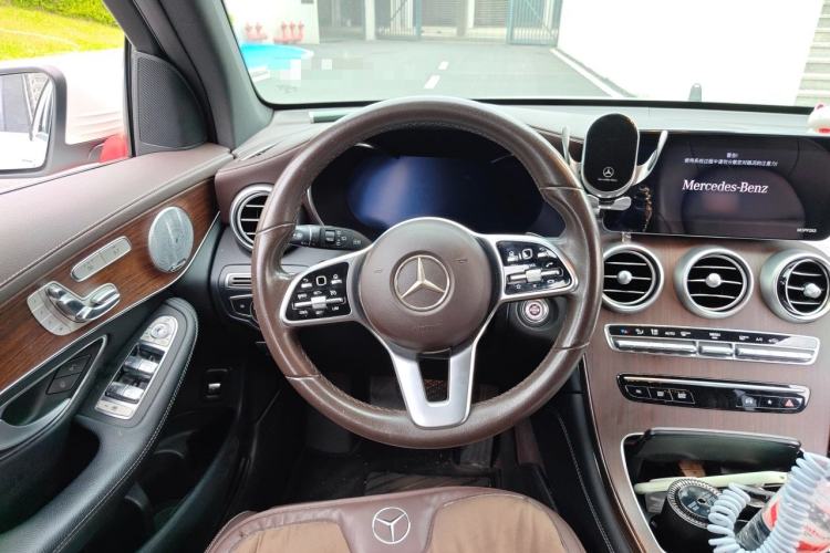 Used Mercedes-Benz GLC 2021 GLC 300 L 4MATIC Dynamic Model Steering Wheel