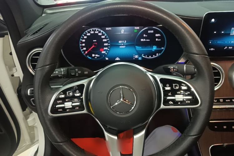 Used Mercedes-Benz GLC 2021 GLC 300 L 4MATIC Dynamic Model Steering Wheel