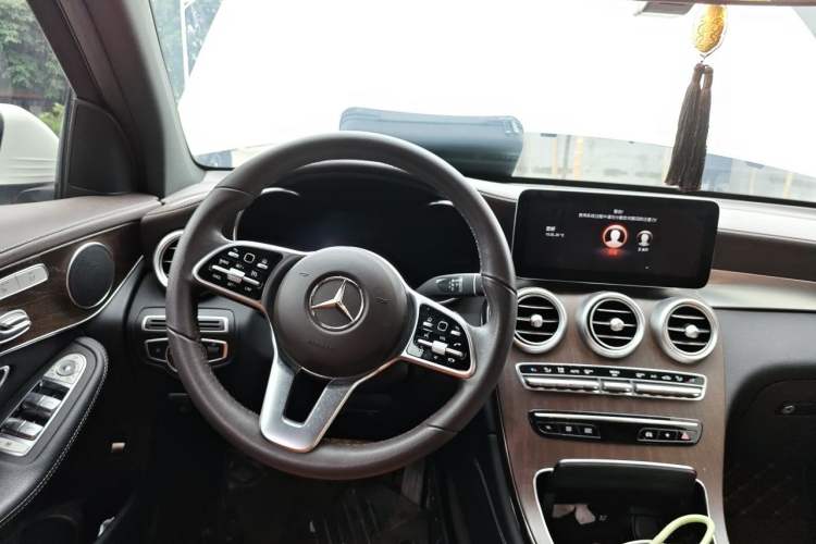 Used Mercedes-Benz GLC 2021 GLC 260 L 4MATIC Luxury Model Steering Wheel