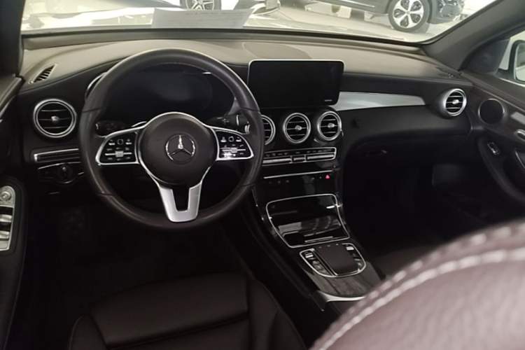 Used Mercedes-Benz GLC 2021 GLC 260 L 4MATIC Dynamic Edition Steering Wheel