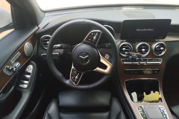 Used Mercedes-Benz GLC 2021 GLC 300 L 4MATIC Dynamic Model Steering Wheel
