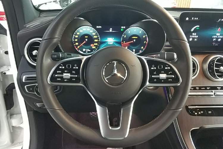 Used Mercedes-Benz GLC 2021 GLC 300 L 4MATIC Dynamic Model Steering Wheel