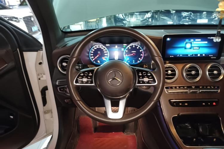 Used Mercedes-Benz GLC 2021 GLC 300 L 4MATIC Dynamic Model Steering Wheel