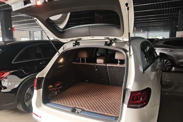 Used Mercedes-Benz GLC 2021 GLC 260 L 4MATIC Luxury Model Trunk