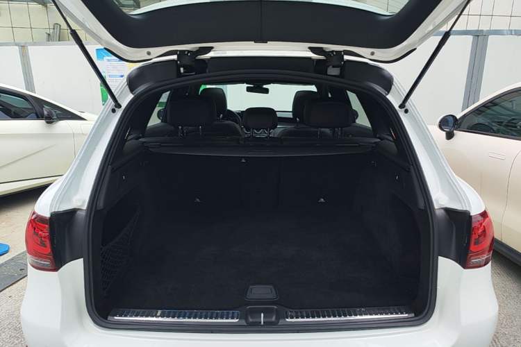 Used Mercedes-Benz GLC 2021 GLC 260 L 4MATIC Luxury Model Trunk