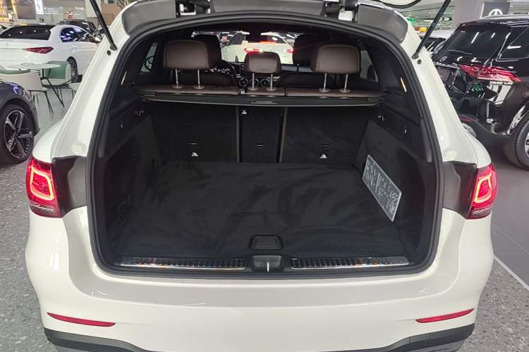 Used Mercedes-Benz GLC 2021 GLC 260 L 4MATIC Luxury Model Trunk