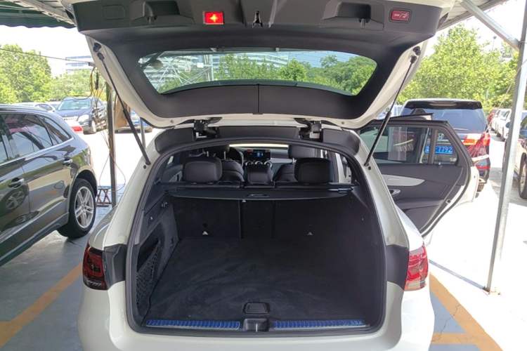 Used Mercedes-Benz GLC 2021 GLC 260 L 4MATIC Dynamic Edition Trunk