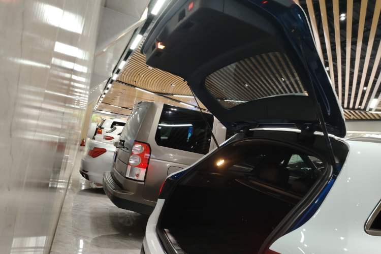 Used Mercedes-Benz GLC 2021 GLC 260 L 4MATIC Dynamic Edition Trunk