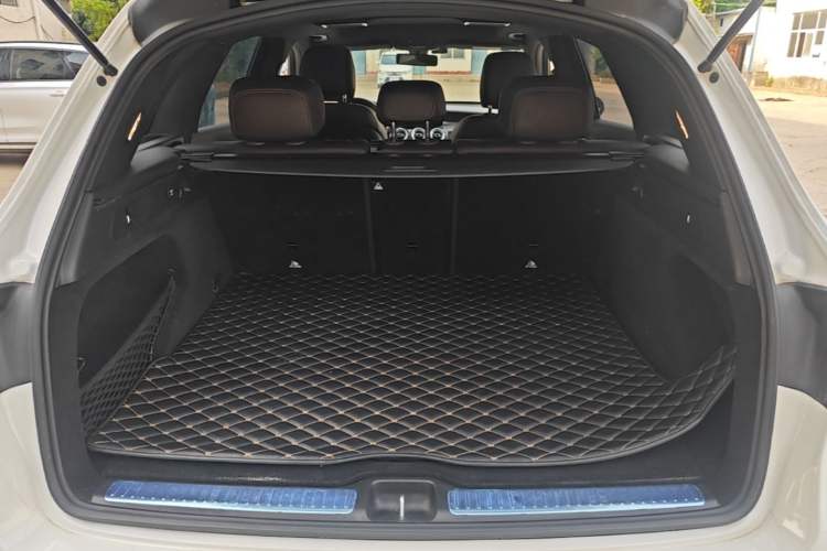 Used Mercedes-Benz GLC 2021 GLC 260 L 4MATIC Dynamic Edition Trunk