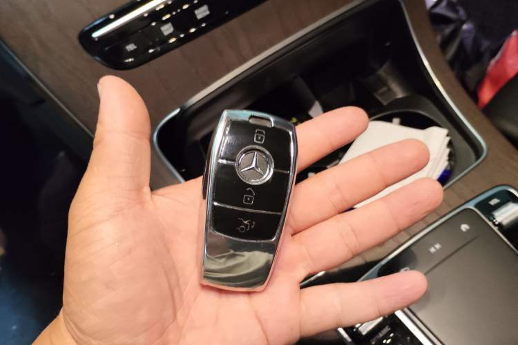Used Mercedes-Benz GLC 2021 GLC 260 L 4MATIC Luxury Model Vehicle Key