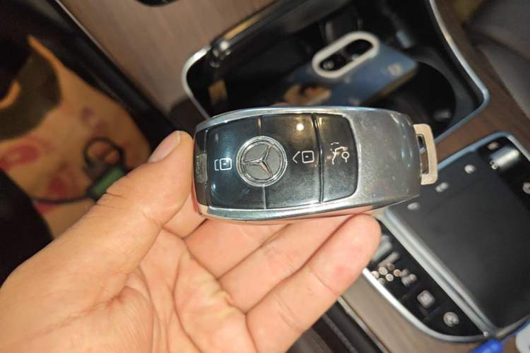 Used Mercedes-Benz GLC 2021 GLC 300 L 4MATIC Dynamic Model Vehicle Key
