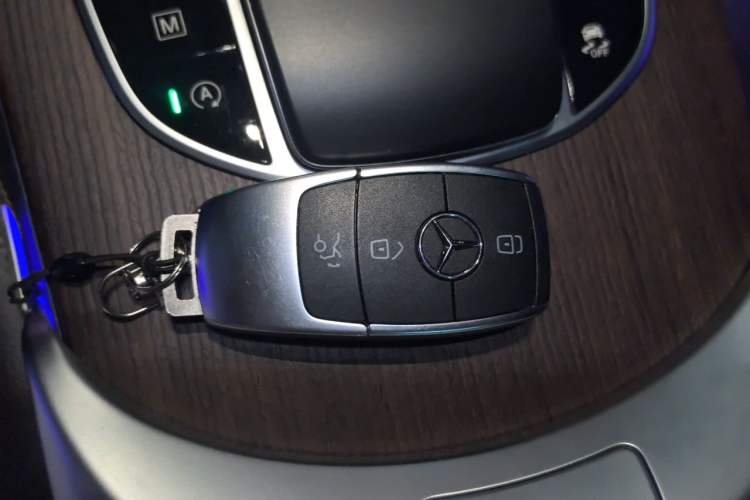 Used Mercedes-Benz GLC 2021 GLC 300 L 4MATIC Dynamic Model Vehicle Key