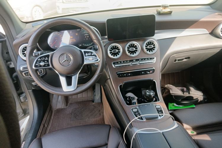 Used Mercedes-Benz GLC 2021 GLC 300 L 4MATIC Dynamic Model Center Console