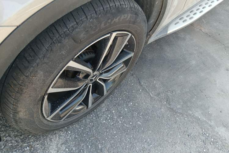 Used Mercedes-Benz GLC 2021 GLC 300 L 4MATIC Dynamic Model Left Front Wheel Hub