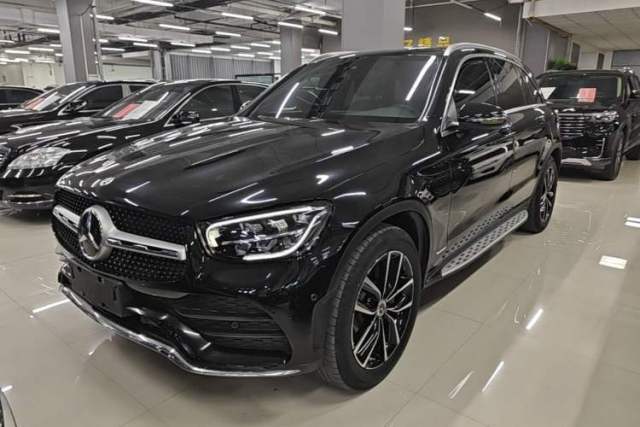 Ojetý Mercedes-Benz GLC 2022 GLC 300 L 4MATIC Dynamic Model