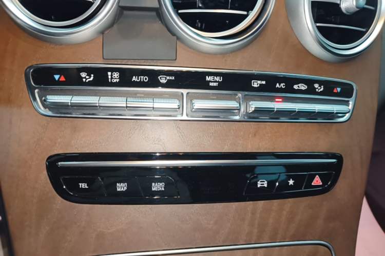 Used Mercedes-Benz GLC 2022 Refreshed GLC 300 L 4MATIC Dynamic Edition Audio And AC Panel