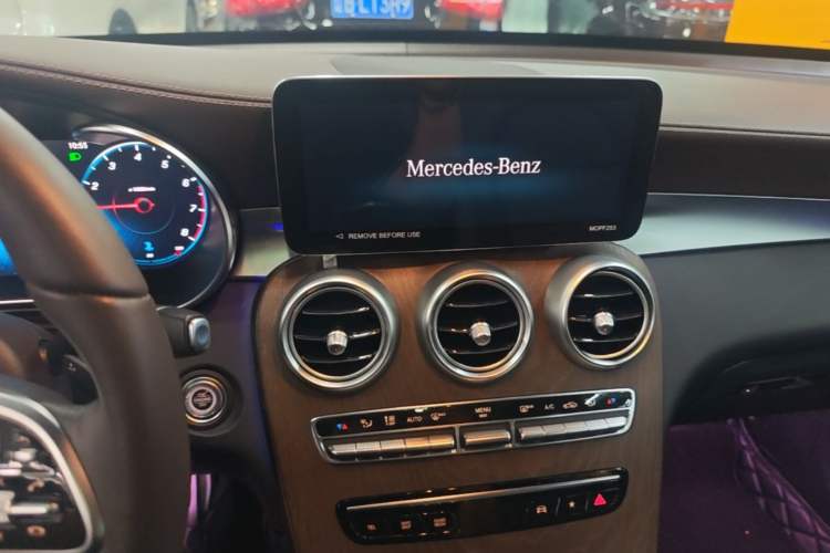 Used Mercedes-Benz GLC 2022 Refreshed GLC 300 L 4MATIC Dynamic Edition Prestige Version Audio And AC Panel