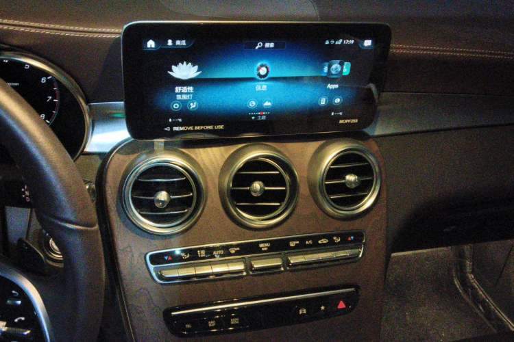 Used Mercedes-Benz GLC 2022 Second Facelift GLC 260 L 4MATIC Luxury Edition Audio And AC Panel