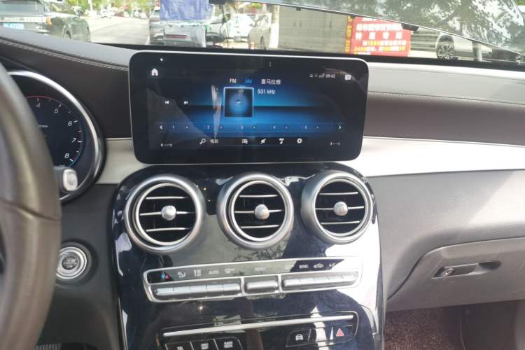 Used Mercedes-Benz GLC 2022 Refreshed GLC 260 L 4MATIC Dynamic Edition Audio And AC Panel