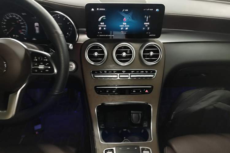 Used Mercedes-Benz GLC 2022 Refreshed GLC 300 L 4MATIC Dynamic Edition Audio And AC Panel