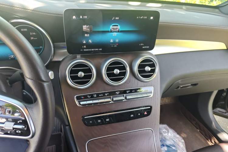 Used Mercedes-Benz GLC 2022 Refreshed GLC 300 L 4MATIC Dynamic Edition Prestige Version Audio And AC Panel