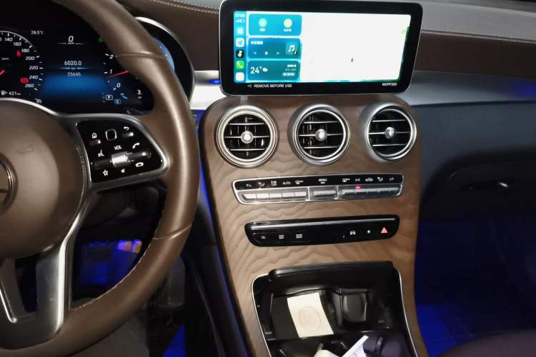 Used Mercedes-Benz GLC 2022 Refreshed GLC 300 L 4MATIC Dynamic Edition Prestige Version Audio And AC Panel