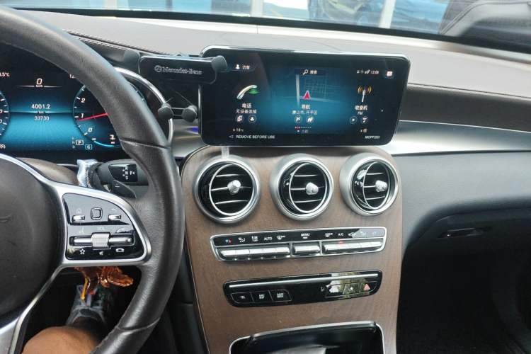 Used Mercedes-Benz GLC 2022 Refreshed GLC 300 L 4MATIC Dynamic Edition Prestige Version Audio And AC Panel