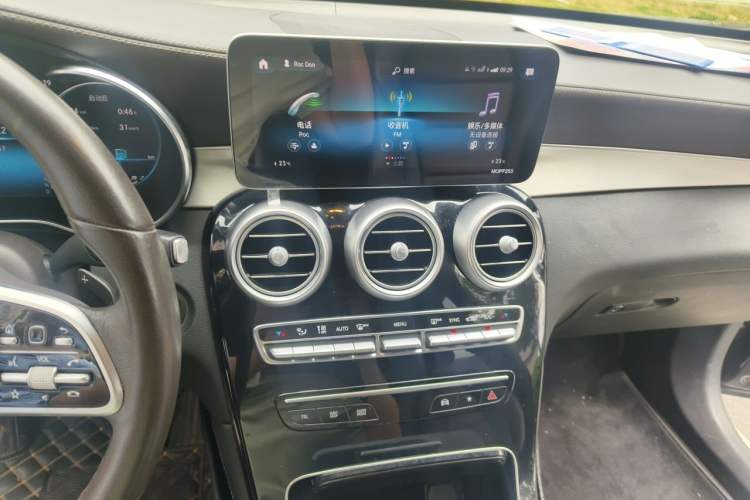 Used Mercedes-Benz GLC 2022 Refreshed GLC 260 L 4MATIC Dynamic Edition Audio And AC Panel