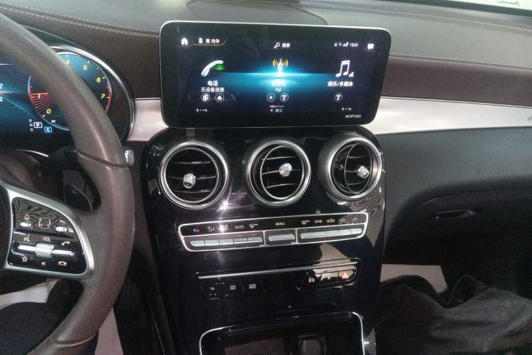 Used Mercedes-Benz GLC 2022 Refreshed GLC 260 L 4MATIC Dynamic Edition Audio And AC Panel
