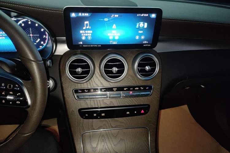 Used Mercedes-Benz GLC 2022 Refreshed GLC 300 L 4MATIC Dynamic Edition Prestige Version Audio And AC Panel