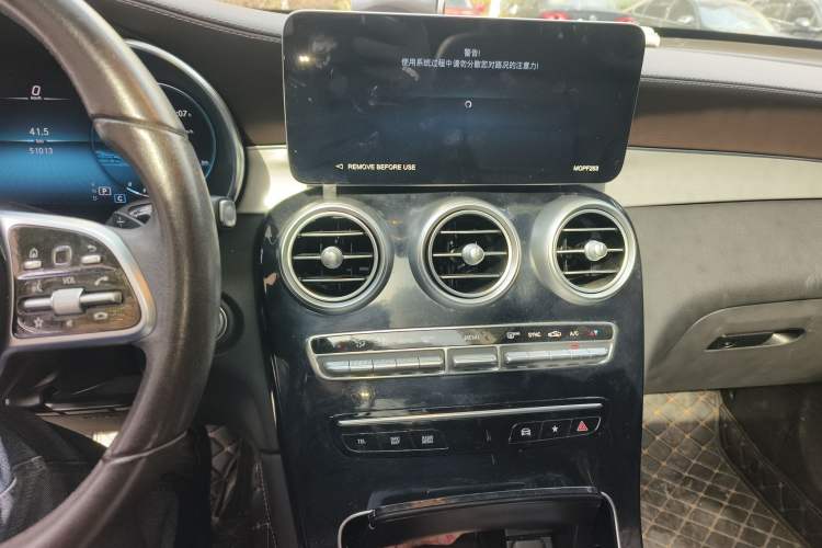 Used Mercedes-Benz GLC 2022 Facelifted GLC 260 L 4MATIC Dynamic Edition Audio And AC Panel