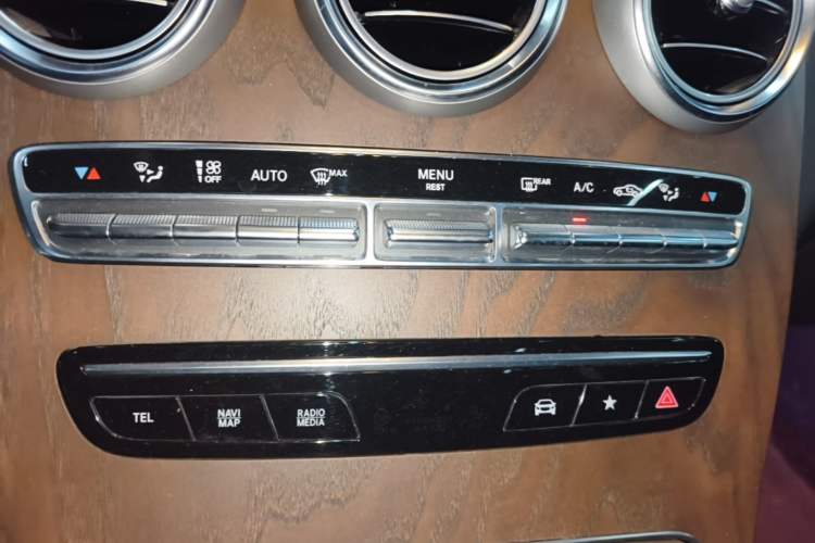 Used Mercedes-Benz GLC 2022 Refreshed GLC 300 L 4MATIC Dynamic Edition Prestige Version Audio And AC Panel