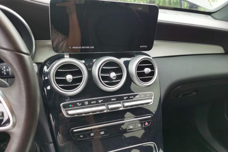 Used Mercedes-Benz GLC 2022 Refreshed GLC 260 L 4MATIC Dynamic Edition Audio And AC Panel