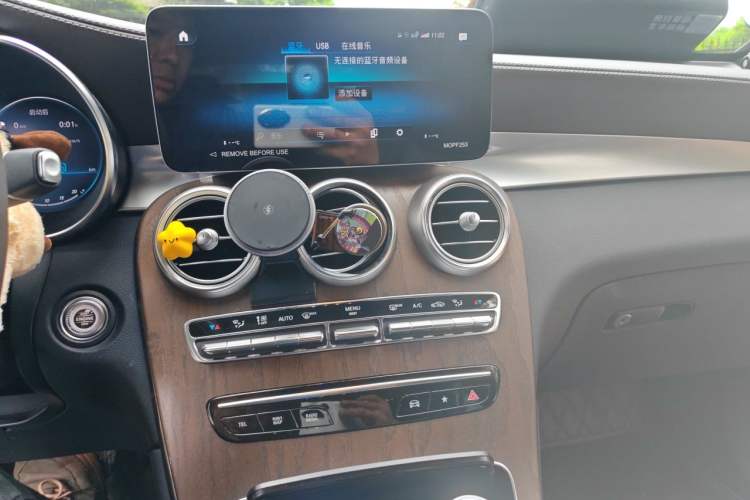 Used Mercedes-Benz GLC 2022 Second Facelift GLC 300 L 4MATIC Luxury Edition Audio And AC Panel