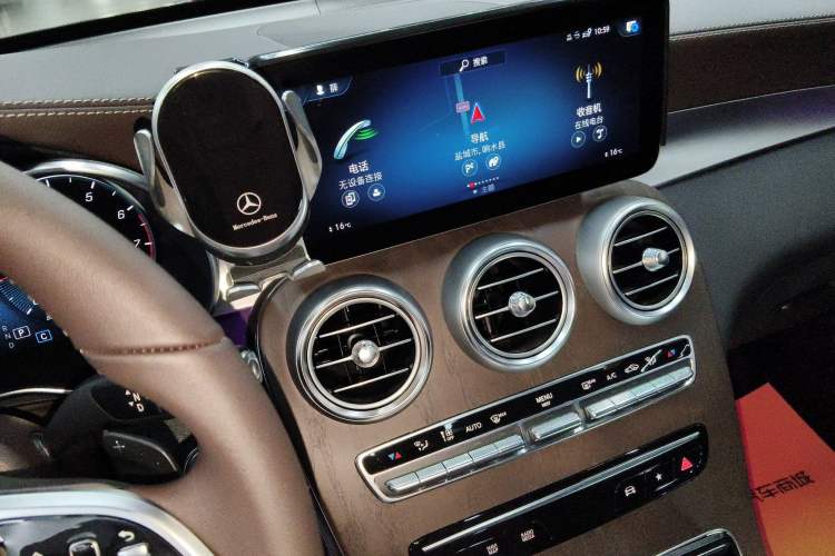 Used Mercedes-Benz GLC 2022 Second Facelift GLC 260 L 4MATIC Luxury Edition Audio And AC Panel