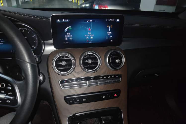 Used Mercedes-Benz GLC 2022 GLC 260 L 4MATIC Luxury Model Audio And AC Panel