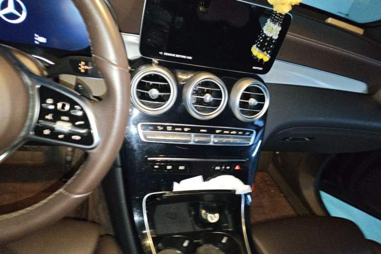 Used Mercedes-Benz GLC 2022 Facelifted GLC 260 L 4MATIC Dynamic Edition Audio And AC Panel