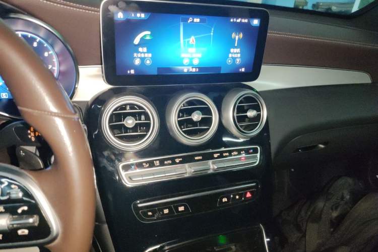 Used Mercedes-Benz GLC 2022 Second Facelift GLC 260 L 4MATIC Dynamic Edition Audio And AC Panel