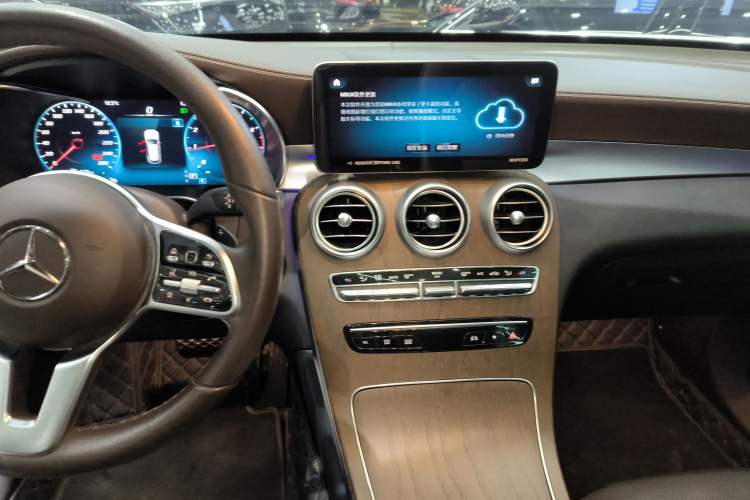 Used Mercedes-Benz GLC 2022 Second Facelift GLC 260 L 4MATIC Luxury Edition Audio And AC Panel