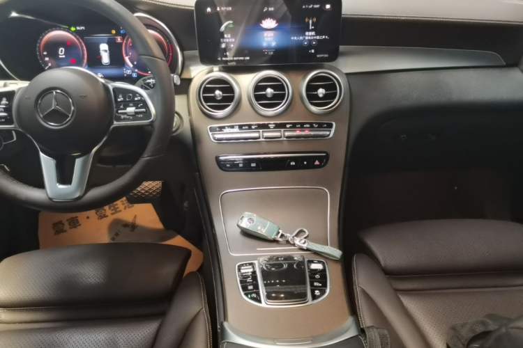 Used Mercedes-Benz GLC 2022 Refreshed GLC 300 L 4MATIC Dynamic Edition Audio And AC Panel