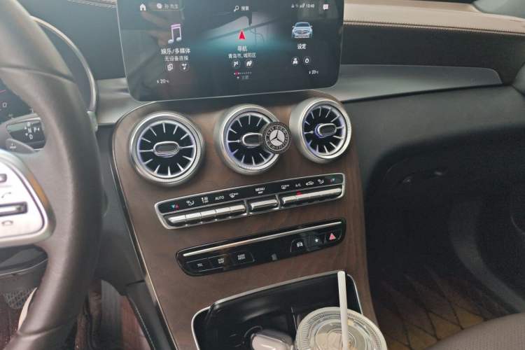 Used Mercedes-Benz GLC 2022 Facelift GLC 260 L 4MATIC Luxury Edition Audio And AC Panel