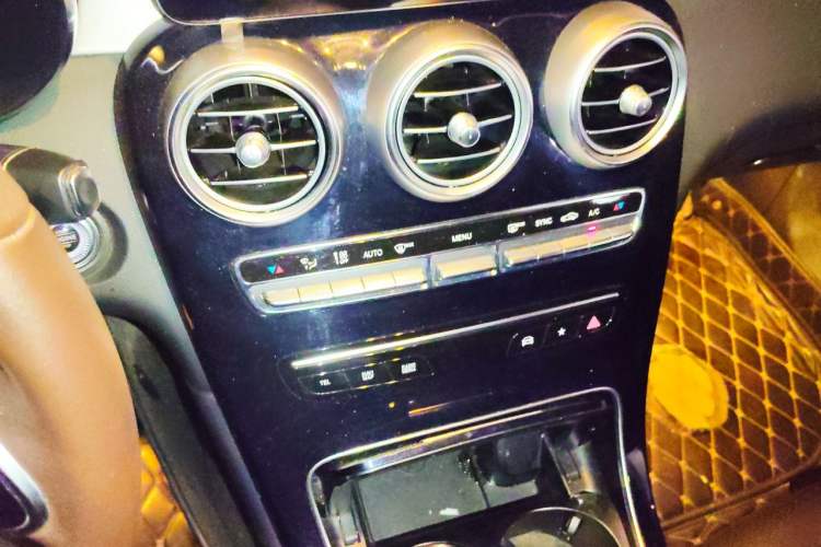 Used Mercedes-Benz GLC 2022 Facelifted GLC 260 L 4MATIC Dynamic Edition Audio And AC Panel