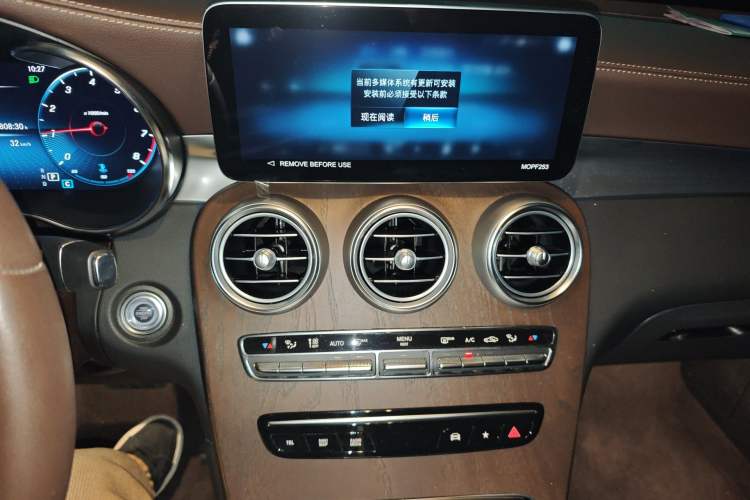 Used Mercedes-Benz GLC 2022 Refreshed GLC 300 L 4MATIC Dynamic Edition Prestige Version Audio And AC Panel