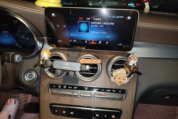 Used Mercedes-Benz GLC 2022 Second Facelift GLC 260 L 4MATIC Luxury Edition Audio And AC Panel