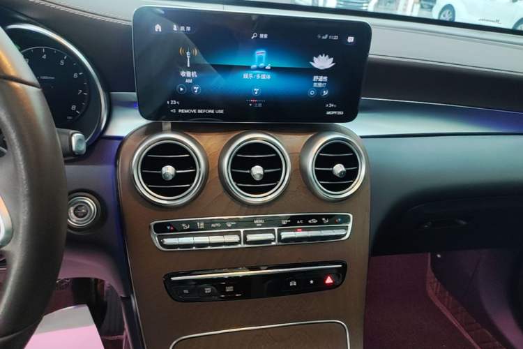 Used Mercedes-Benz GLC 2022 Second Facelift GLC 260 L 4MATIC Luxury Edition Audio And AC Panel