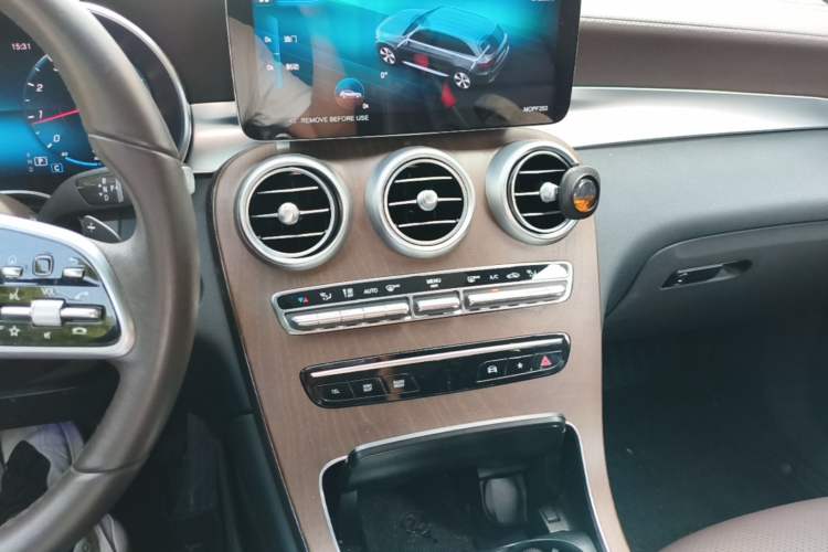 Used Mercedes-Benz GLC 2022 Facelifted GLC 300 L 4MATIC Luxury Edition Audio And AC Panel